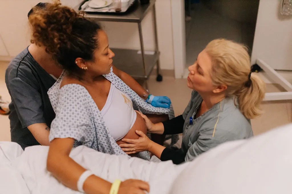 Gestante cuidando do diabetes gestacional no pré-natal